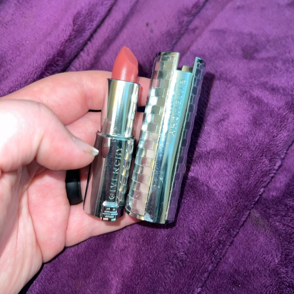 Givenchy Pink Lipstick Luxurious Bullet Design